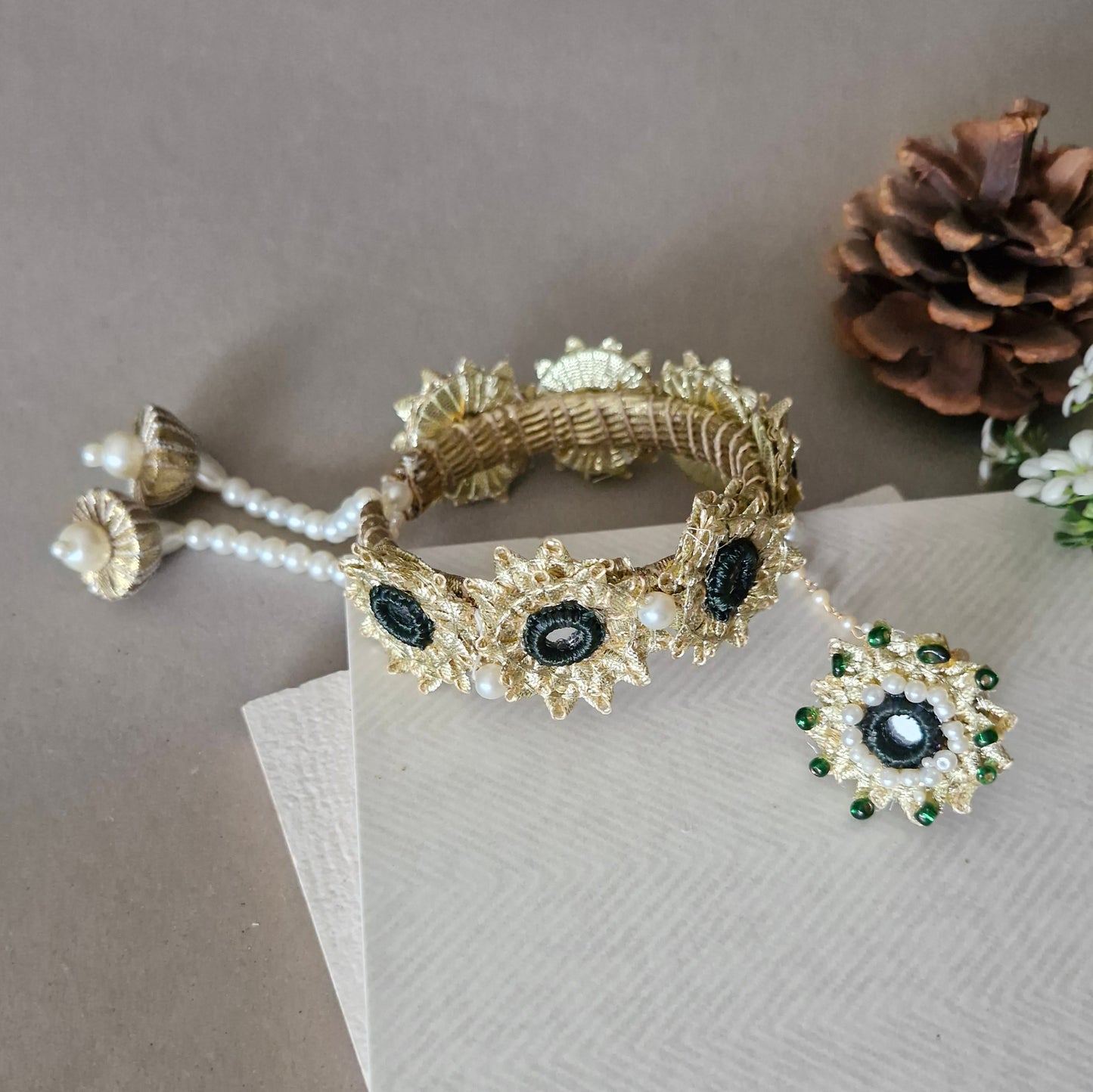 Inkisaar (Bangle with ring) - Green