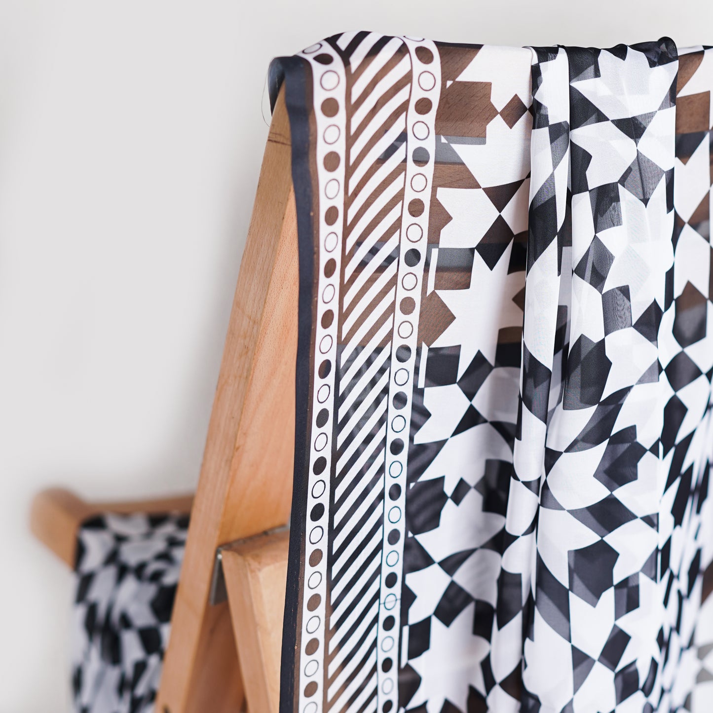 Sable Daisy Dupatta