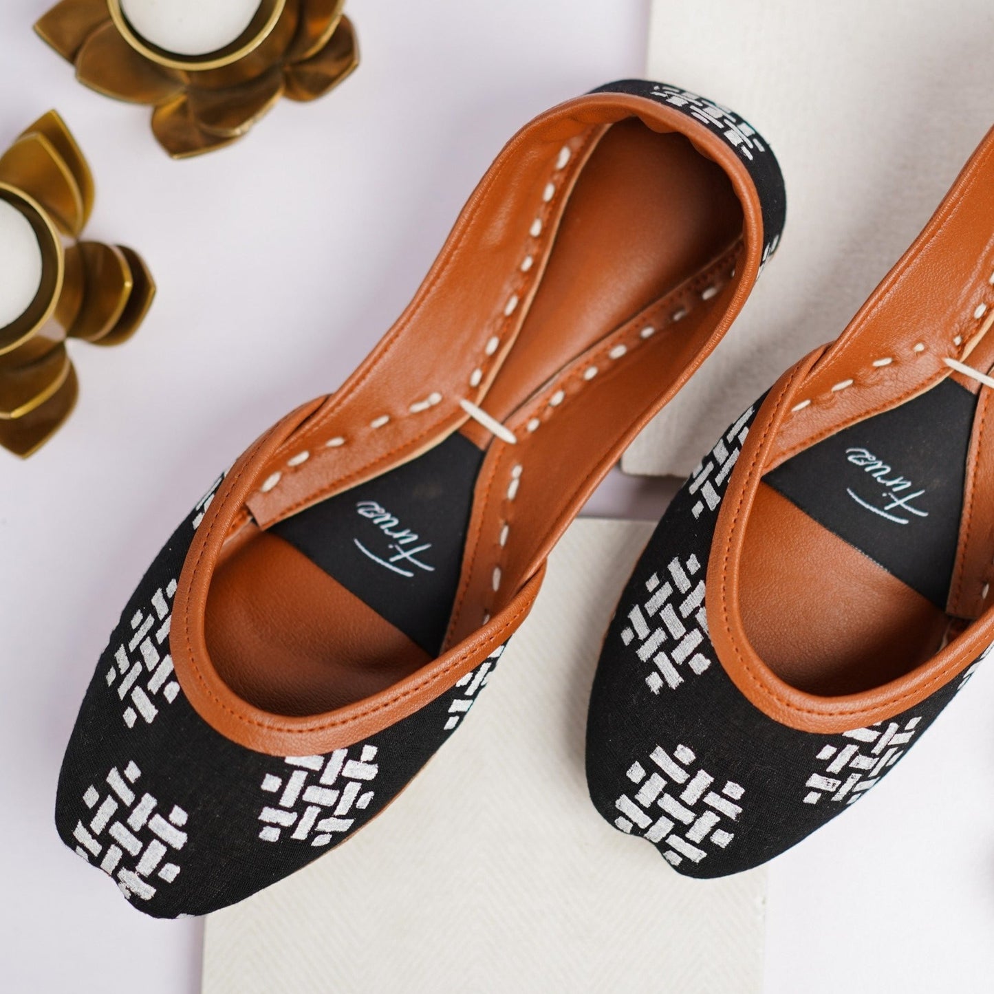 Taj (Black)