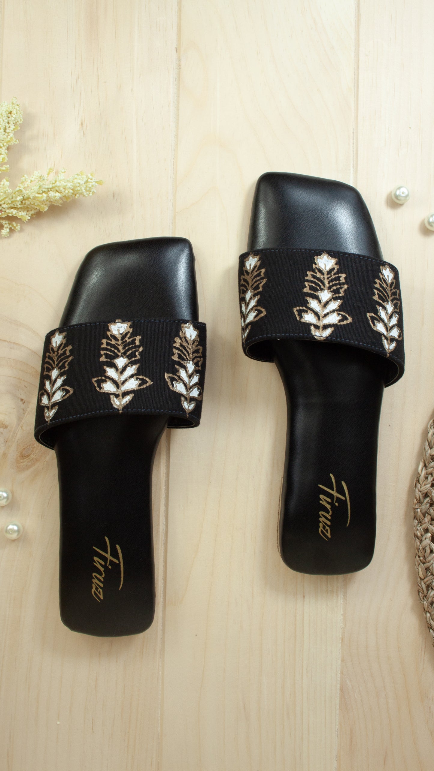 Tabassum (Black)