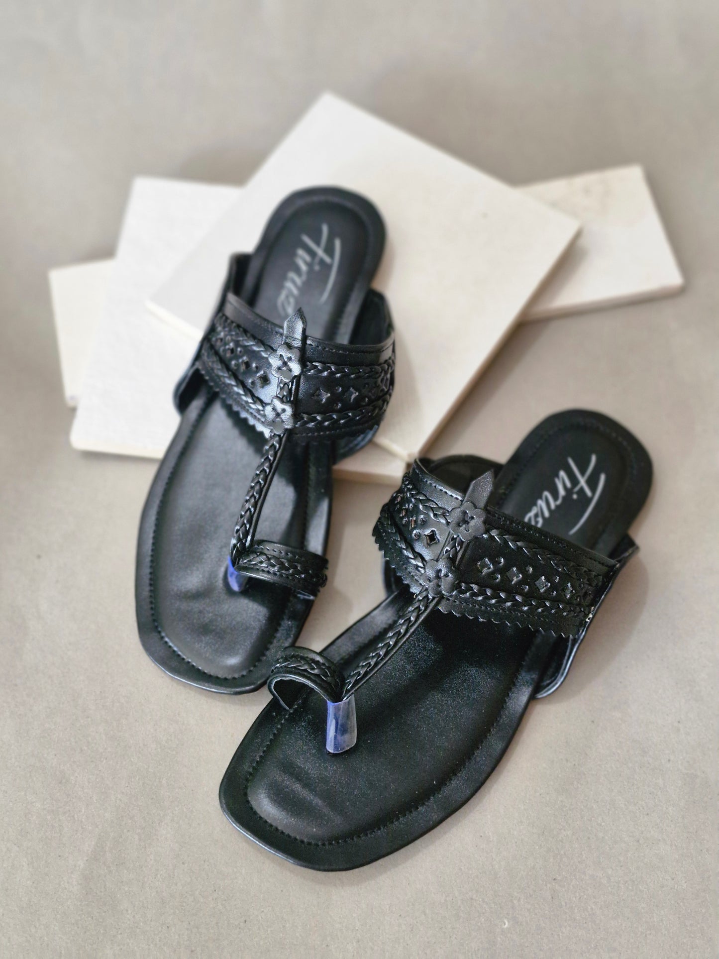 Sadaqat (Black)
