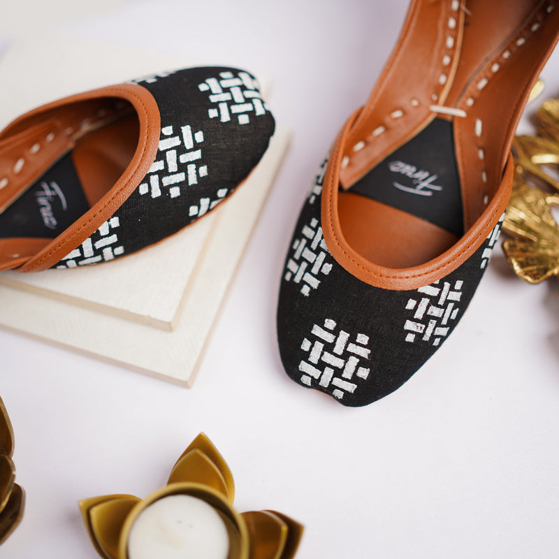 Taj (Black)