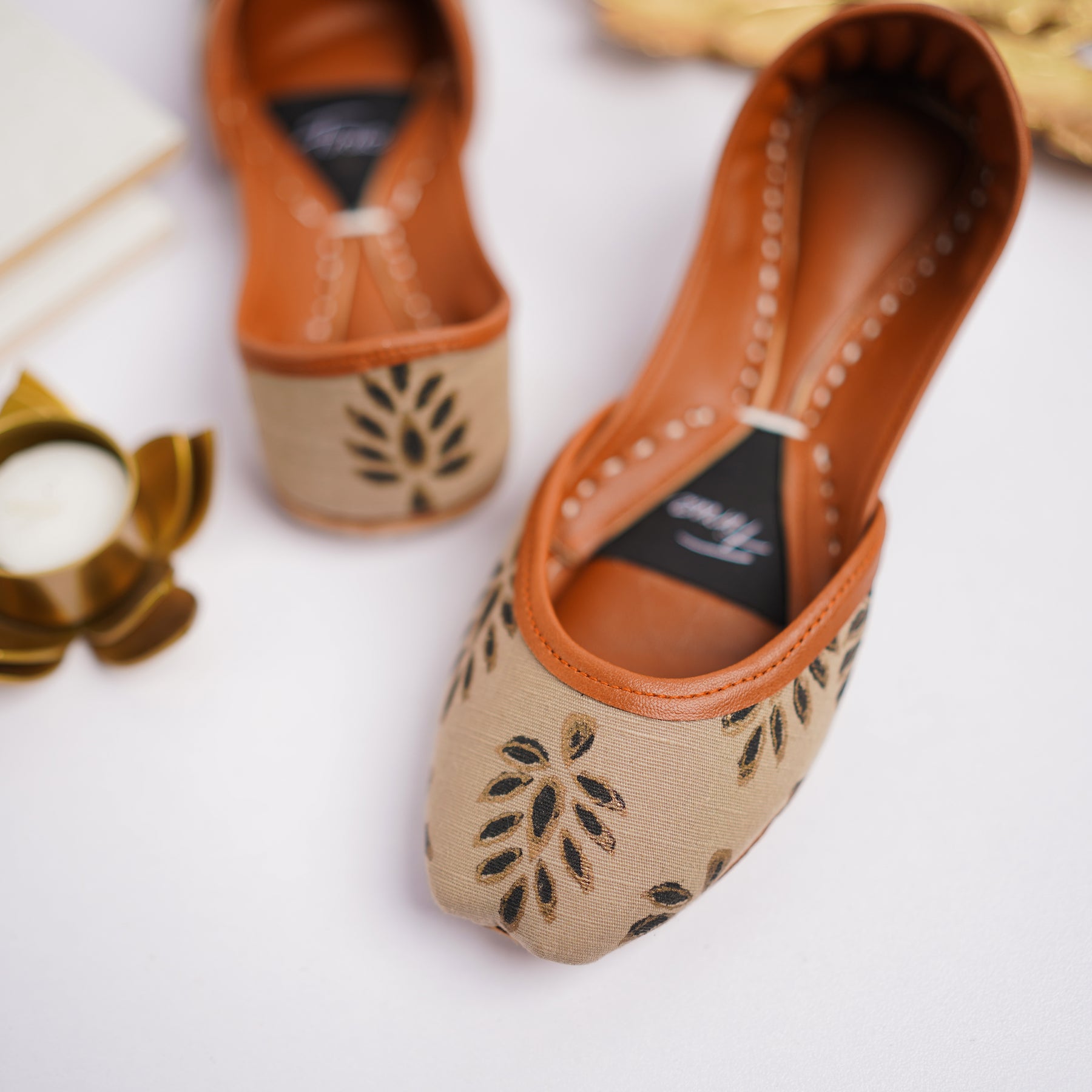 Rahi (Dark Beige)