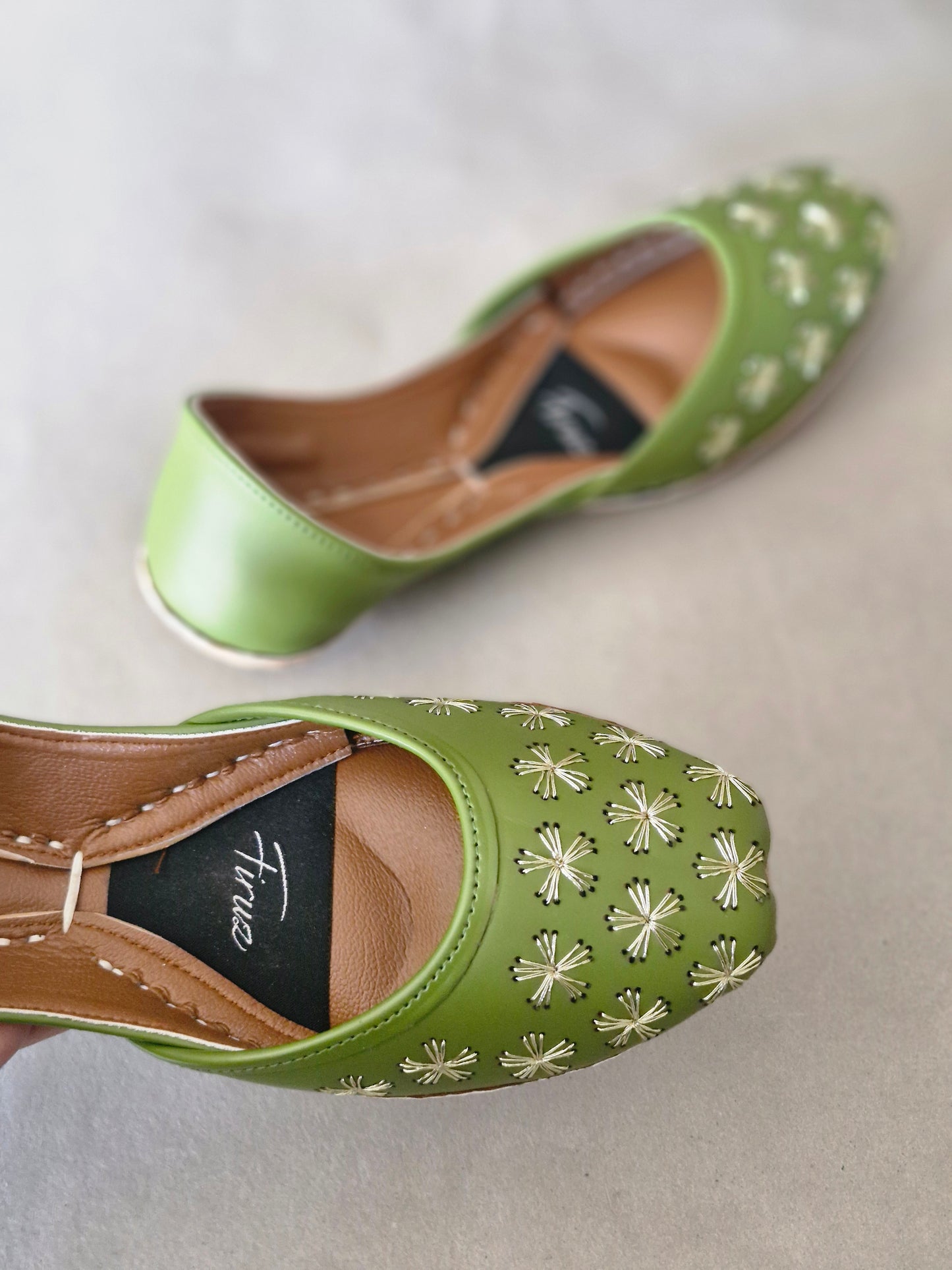 Ehsaas (Mehndi Green)