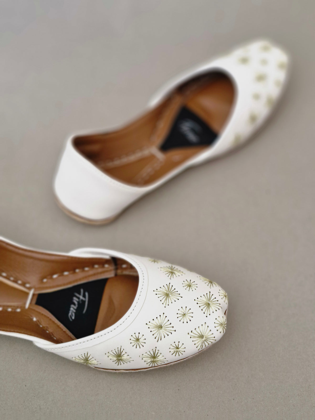 Arsh (White)