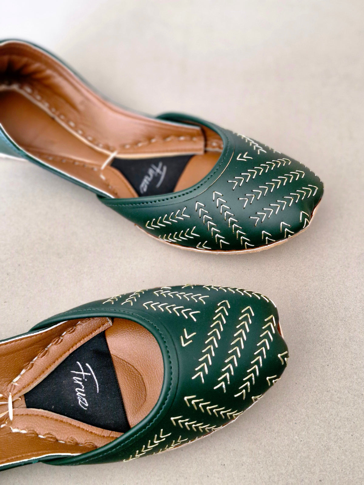 Uns (Green)