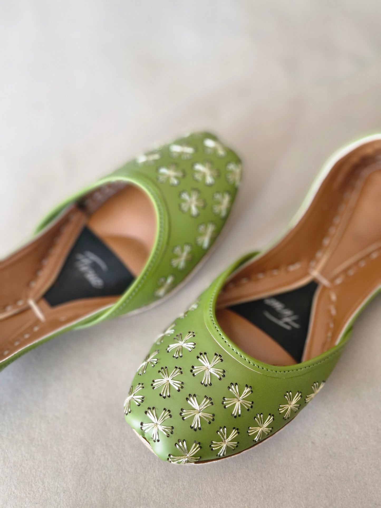 Ehsaas (Mehndi Green)