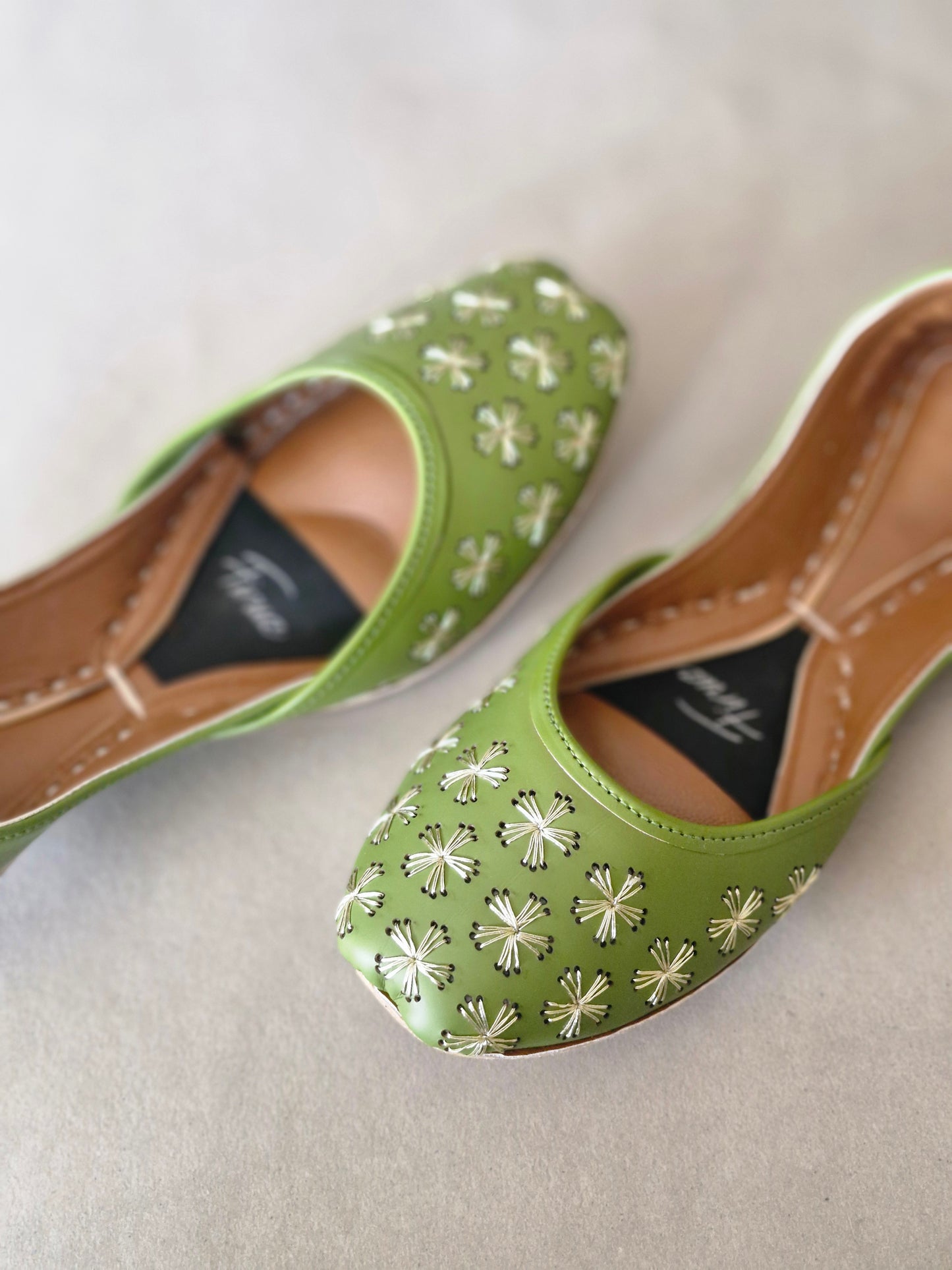 Ehsaas (Mehndi Green)