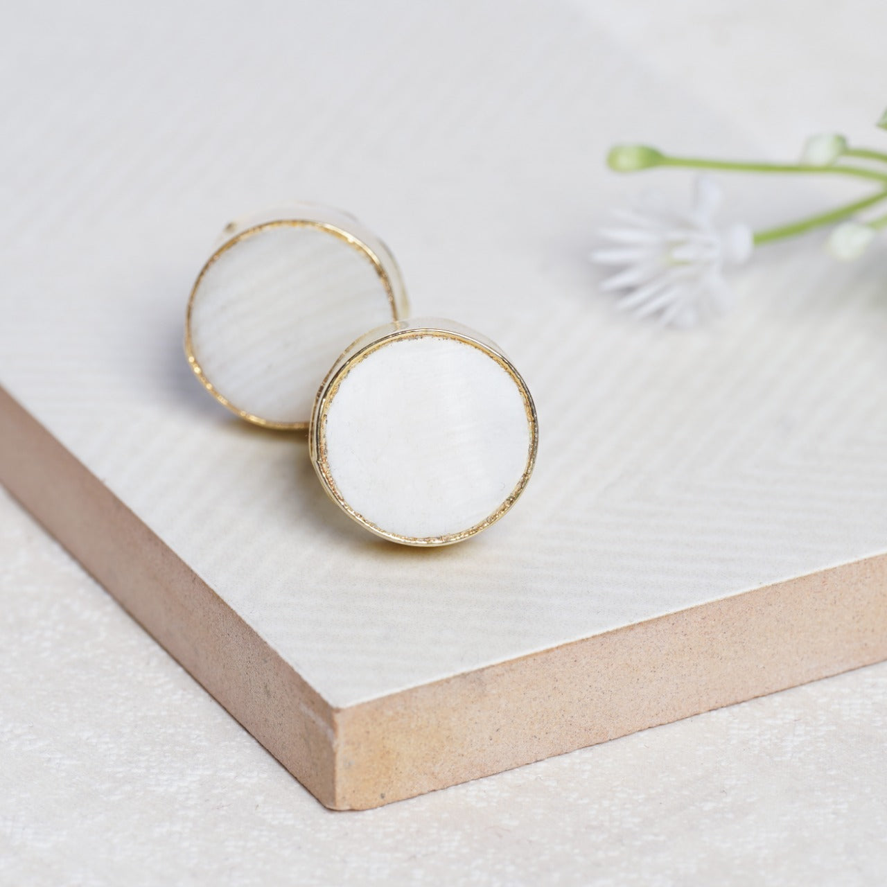 Enchantress Ear Studs (Pearl White)